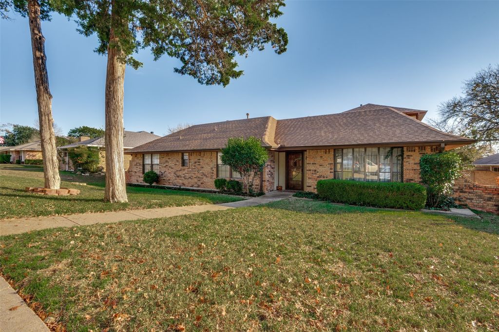 322 Meadowlark Lane, Duncanville, TX 75137