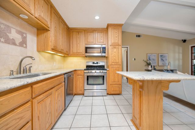 1761 Cynthia Lane, Hurst, TX 76054