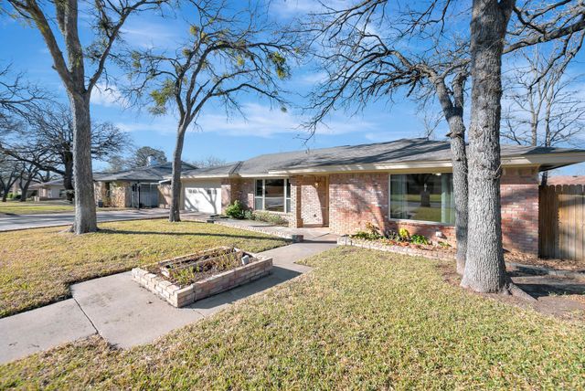 1761 Cynthia Lane, Hurst, TX 76054