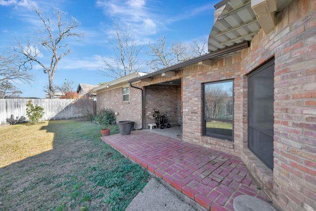 1761 Cynthia Lane, Hurst, TX 76054