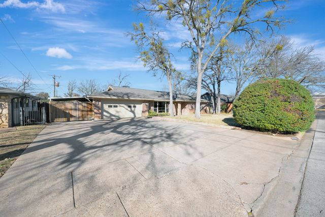 1761 Cynthia Lane, Hurst, TX 76054