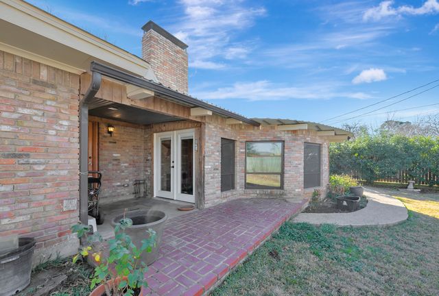 1761 Cynthia Lane, Hurst, TX 76054