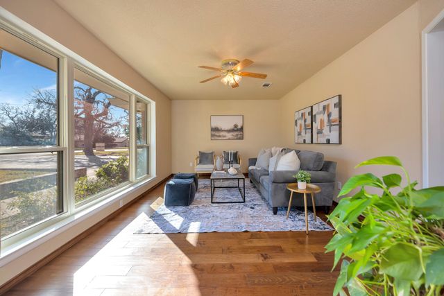 1761 Cynthia Lane, Hurst, TX 76054