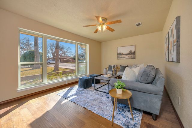 1761 Cynthia Lane, Hurst, TX 76054