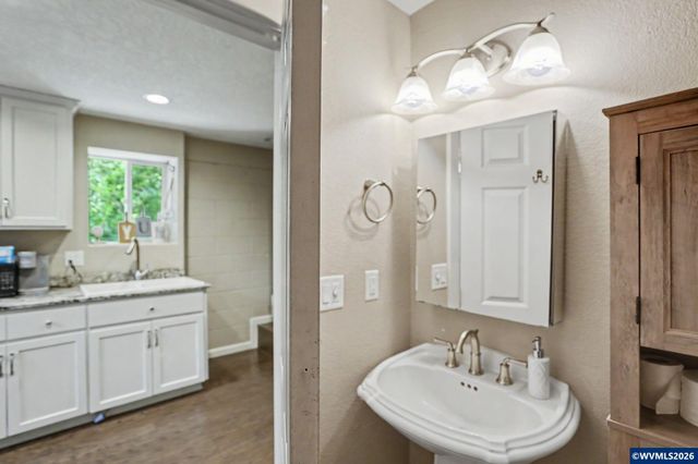 4660 Croisan Creek Rd S, Salem, OR 97302