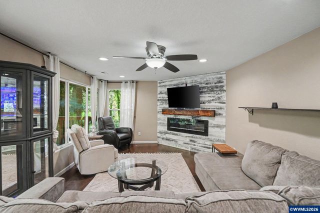 4660 Croisan Creek Rd S, Salem, OR 97302