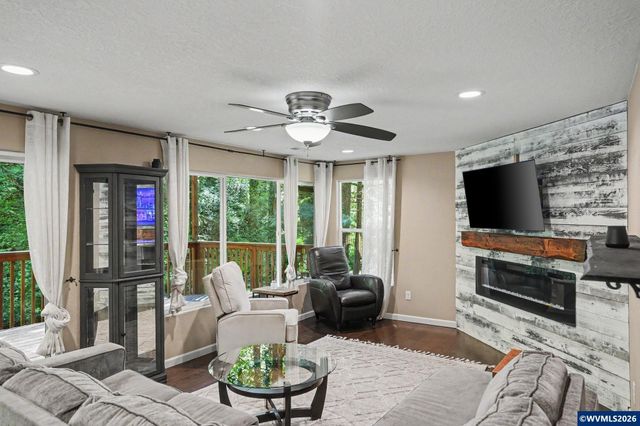 4660 Croisan Creek Rd S, Salem, OR 97302