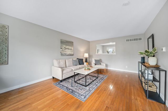 6171 Stornoway Drive N, Columbus, OH 43213