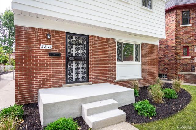 3831 W Buena Vista Street, Detroit, MI 48238