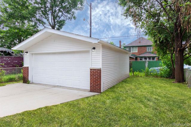 3831 W Buena Vista Street, Detroit, MI 48238