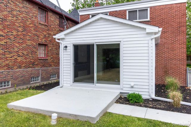 3831 W Buena Vista Street, Detroit, MI 48238