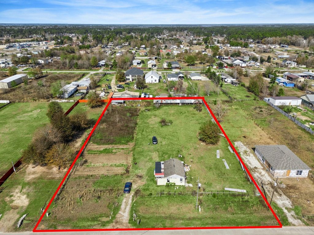 521 County Road 3558, Cleveland, TX 77327