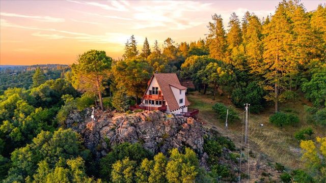19235 Bumpy Rd, Grass Valley, CA 95949