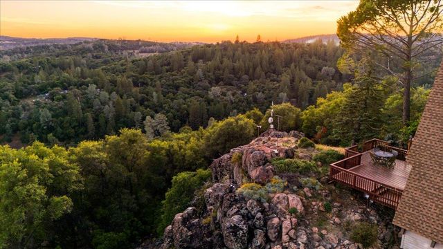 19235 Bumpy Rd, Grass Valley, CA 95949