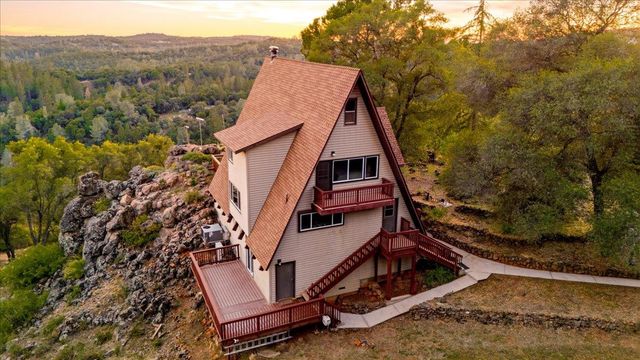 19235 Bumpy Rd, Grass Valley, CA 95949