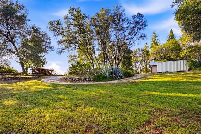 19235 Bumpy Rd, Grass Valley, CA 95949