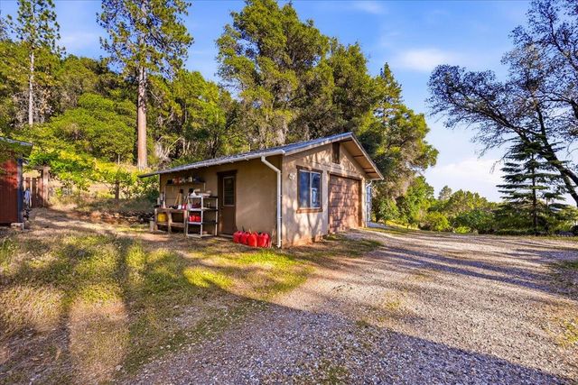 19235 Bumpy Rd, Grass Valley, CA 95949