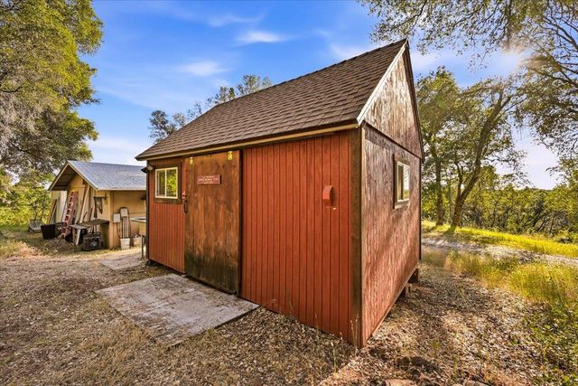 19235 Bumpy Rd, Grass Valley, CA 95949