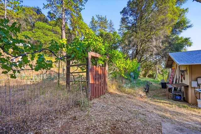 19235 Bumpy Rd, Grass Valley, CA 95949