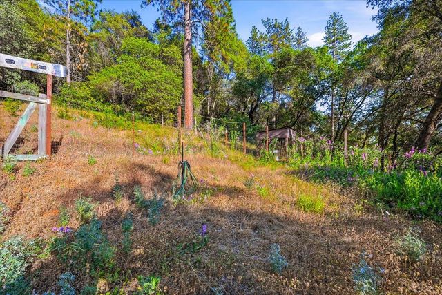 19235 Bumpy Rd, Grass Valley, CA 95949
