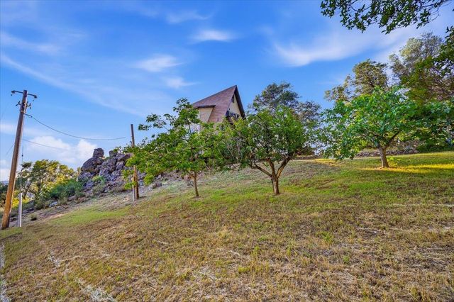 19235 Bumpy Rd, Grass Valley, CA 95949