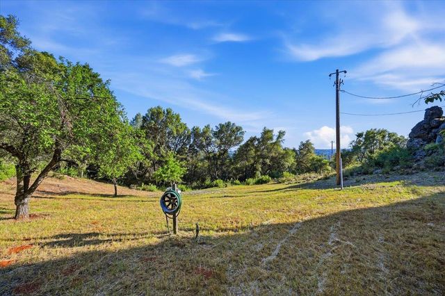 19235 Bumpy Rd, Grass Valley, CA 95949