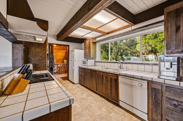 19235 Bumpy Rd, Grass Valley, CA 95949