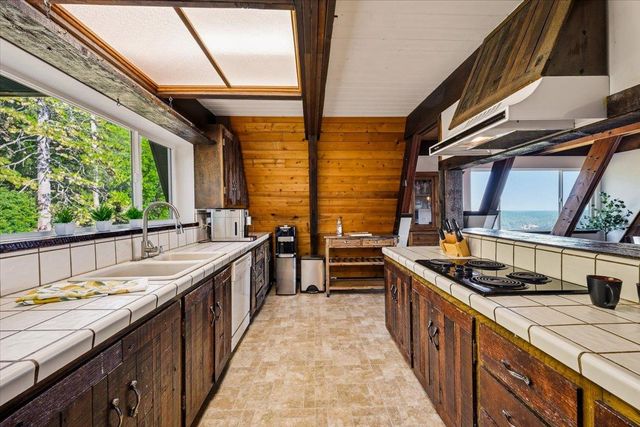 19235 Bumpy Rd, Grass Valley, CA 95949