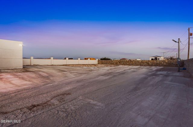 15070 Las Flores Drive, El Paso, TX 79938