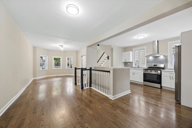 909 N Lockwood Avenue, Chicago, IL 60651