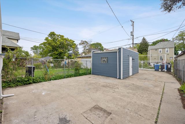 909 N Lockwood Avenue, Chicago, IL 60651