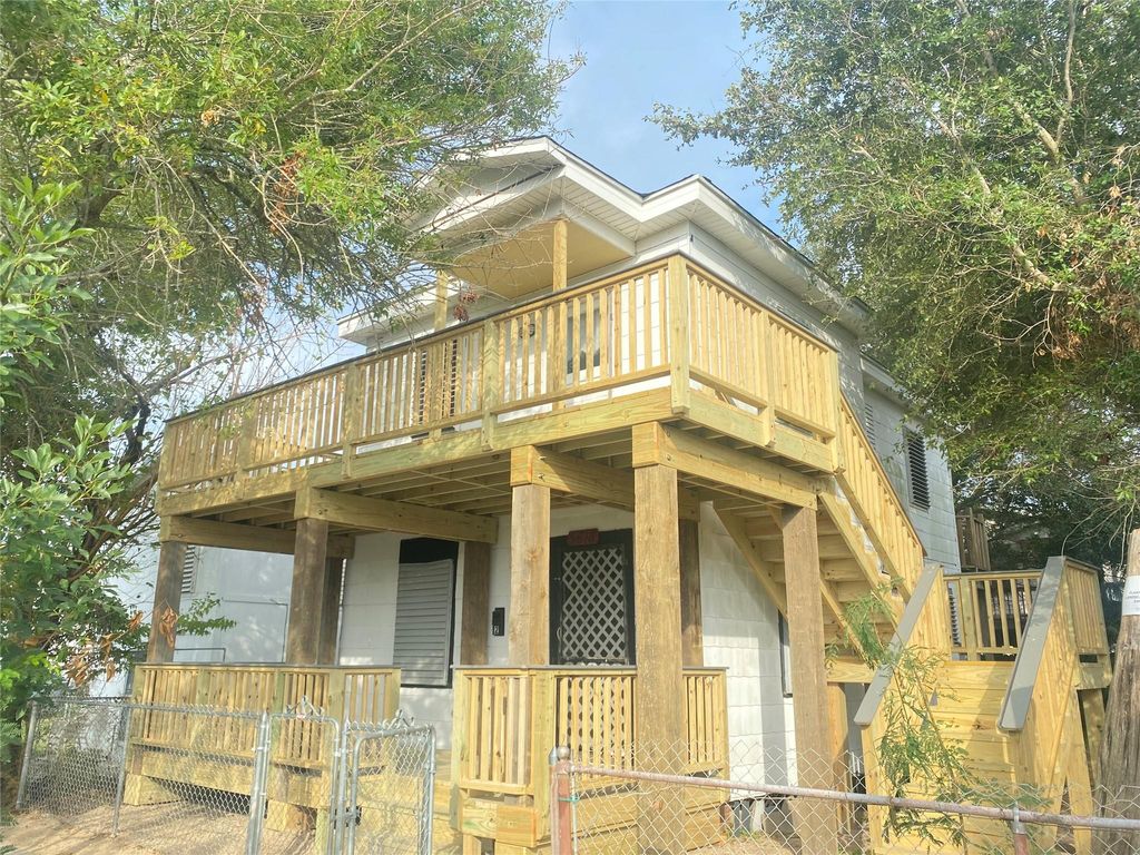 5618 Avenue L UP, Galveston, TX 77551
