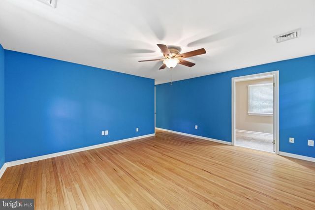 16 N LONGPOINT LN, Rose Valley, PA 19063