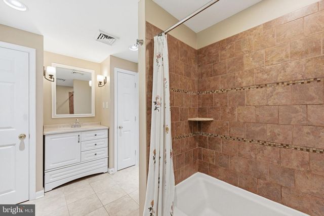 16 N LONGPOINT LN, Rose Valley, PA 19063
