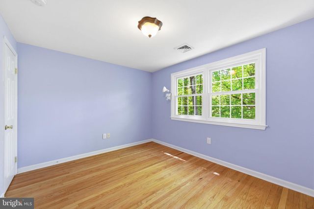 16 N LONGPOINT LN, Rose Valley, PA 19063