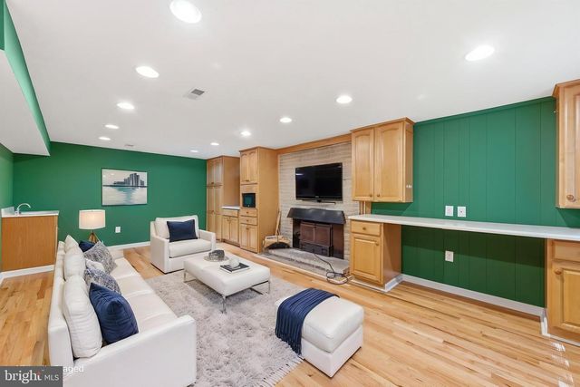 16 N LONGPOINT LN, Rose Valley, PA 19063