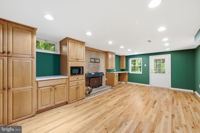 16 N LONGPOINT LN, Rose Valley, PA 19063