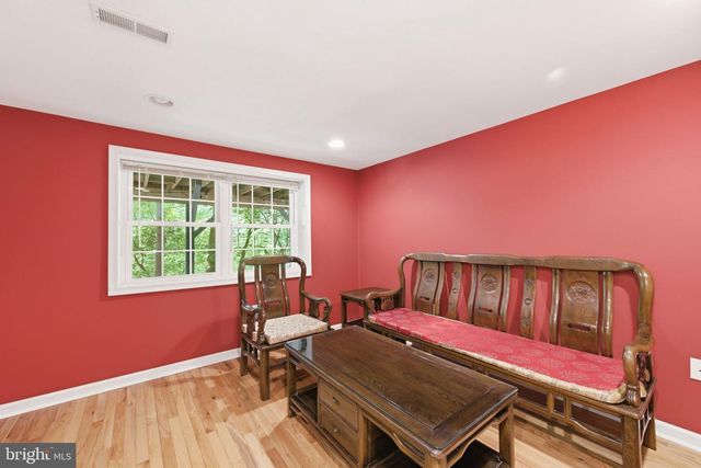 16 N LONGPOINT LN, Rose Valley, PA 19063