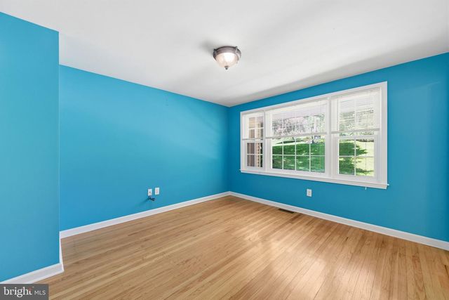 16 N LONGPOINT LN, Rose Valley, PA 19063