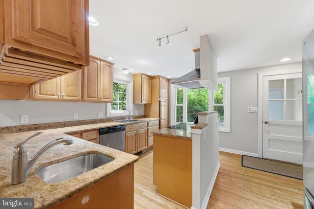 16 N LONGPOINT LN, Rose Valley, PA 19063