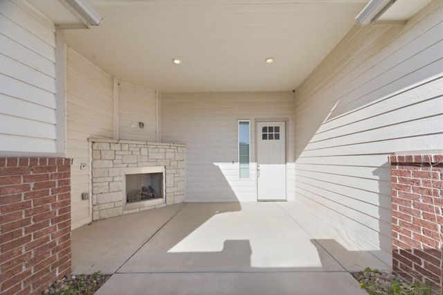 6375 W Venice Ct, Wichita, KS 67205