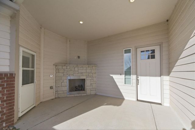 6375 W Venice Ct, Wichita, KS 67205