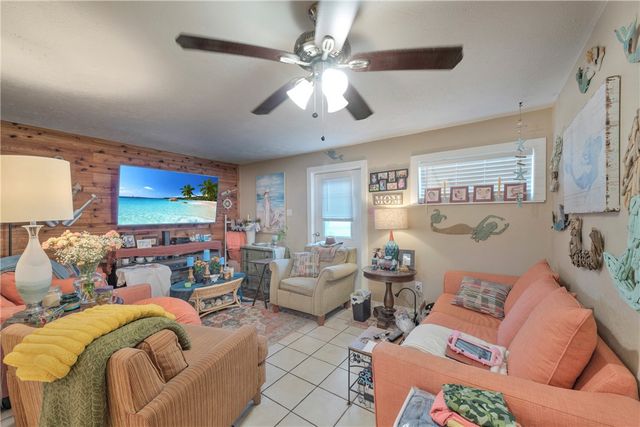 522 W Avenue C, Port Aransas, TX 78373