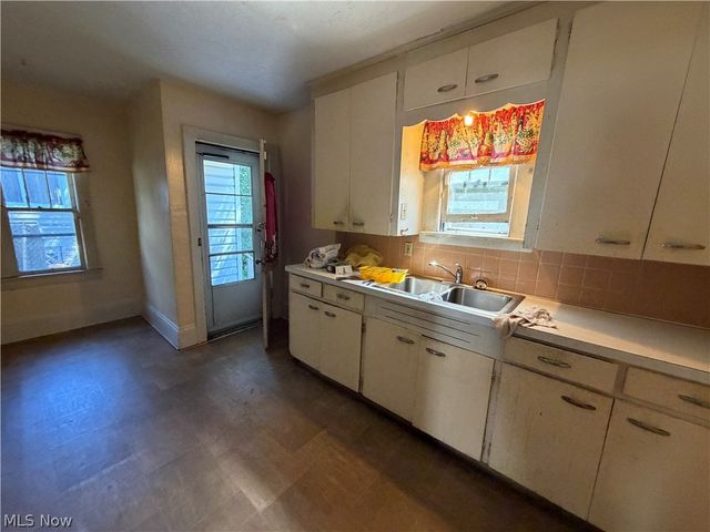 2001 16th Street SW, Akron, OH 44314