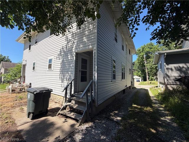 2001 16th Street SW, Akron, OH 44314