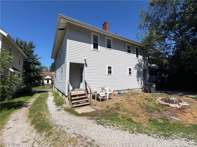 2001 16th Street SW, Akron, OH 44314