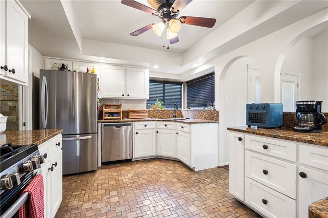 3334 Samoa Dr, Corpus Christi, TX 78418