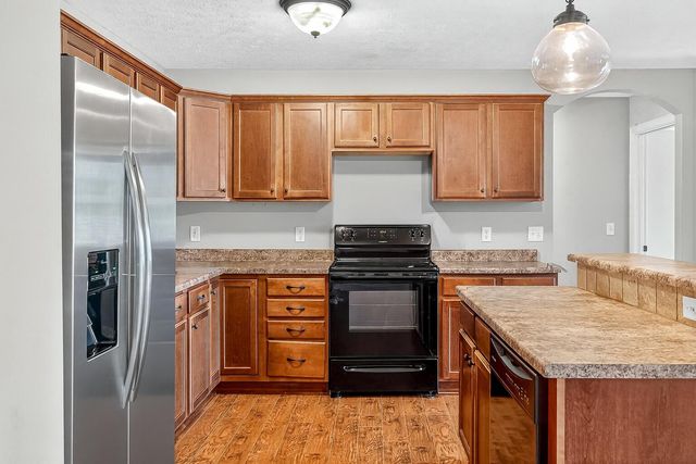 104 East Shawnee Street, Strafford, MO 65757