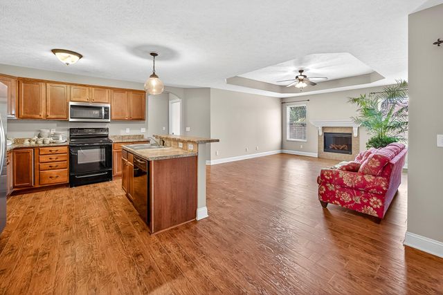 104 East Shawnee Street, Strafford, MO 65757