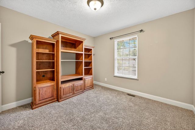104 East Shawnee Street, Strafford, MO 65757